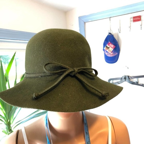 Trixie Accessories - Trixie 100% Wool Hat